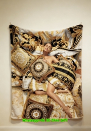 Versace Luxury Medusa Baroque Print Flannel Throw Blanket Opulent Black Gold and White Sofa Cover Blanket IMG_1527